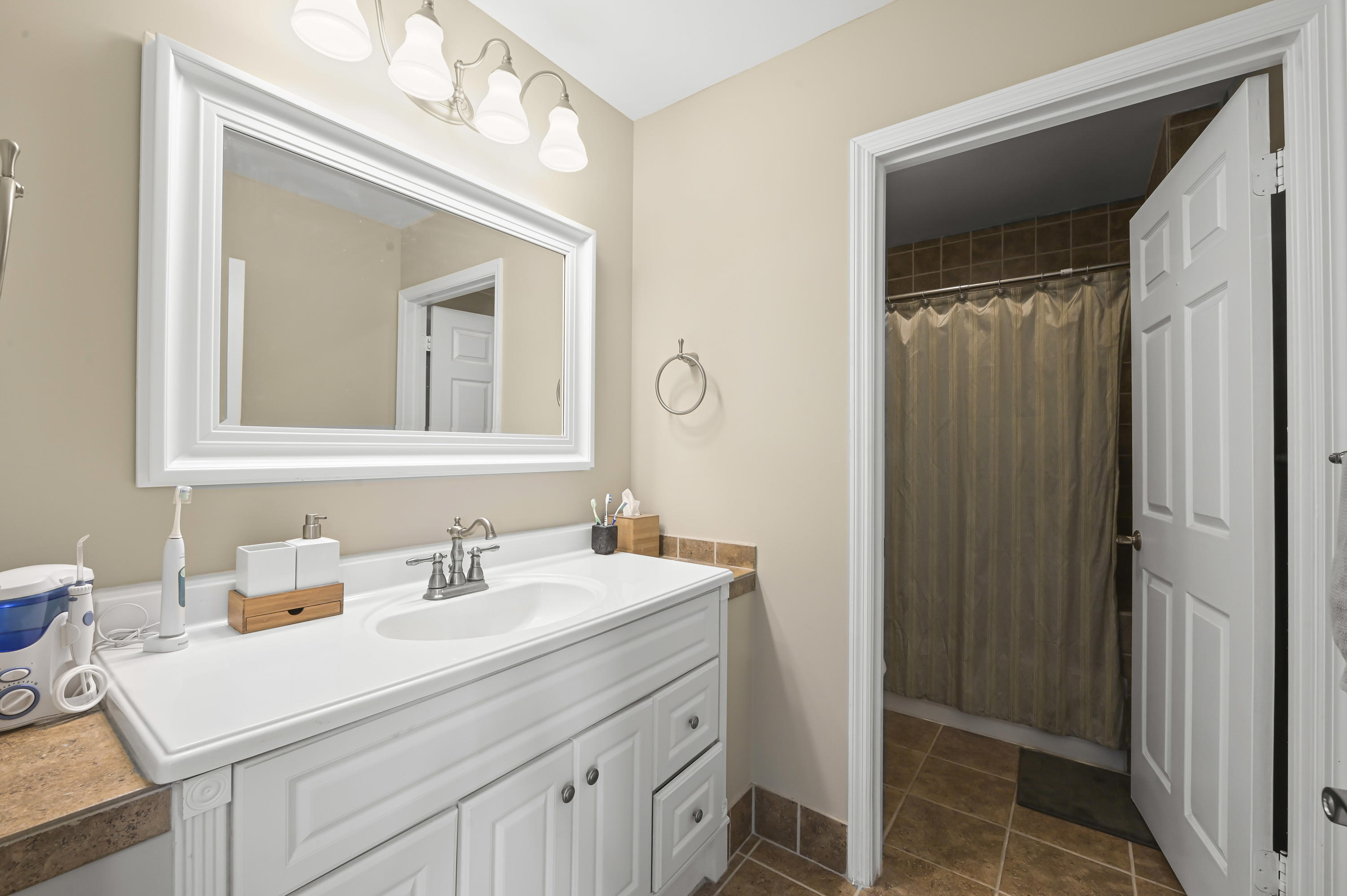 7325 Shell Ridge Terrace Lake Worth, FL 33467 - Photo 29 of 43 Bathroom 2