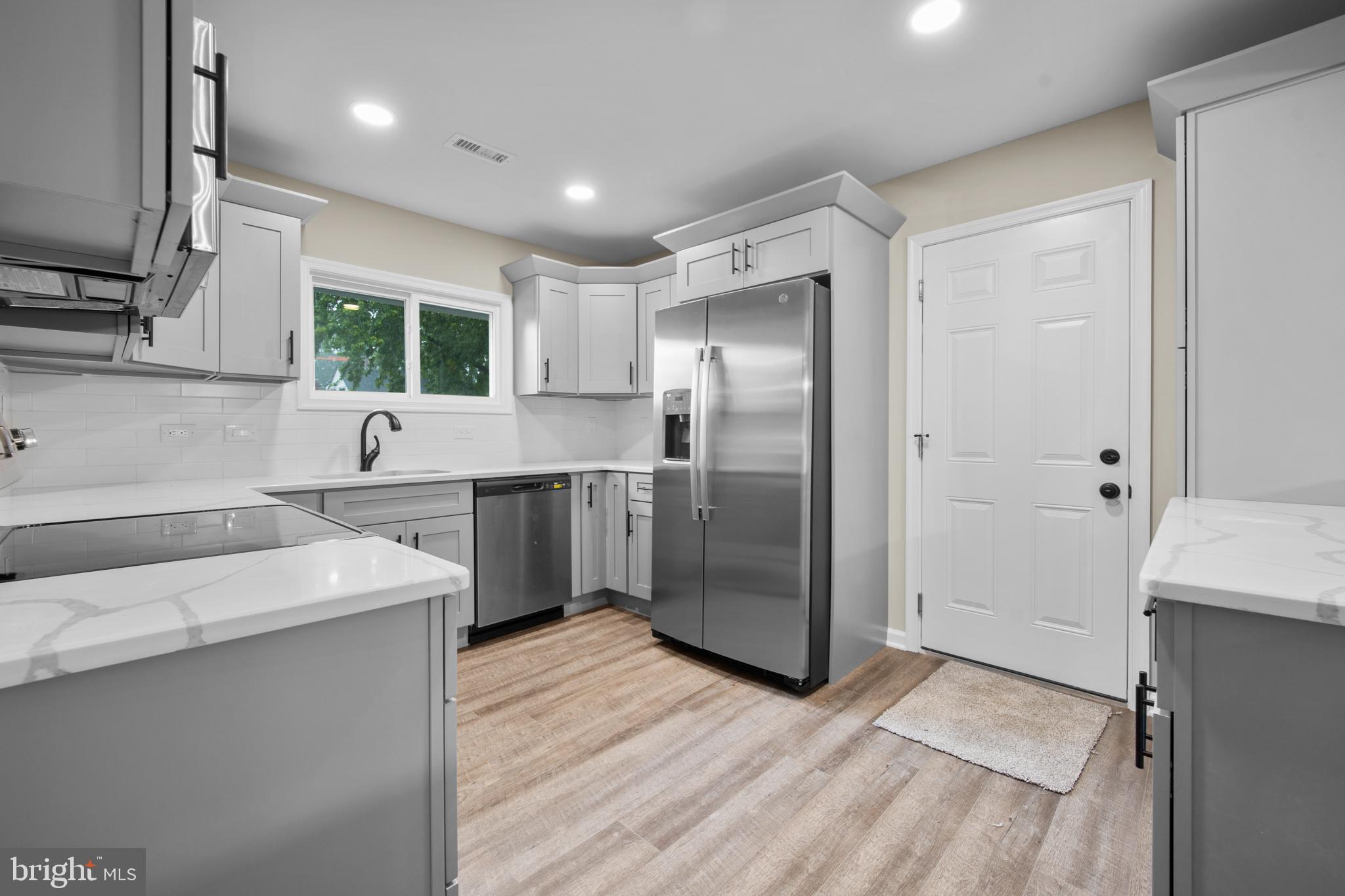 80 Hollow Road Levittown, PA 19056 - Photo 4 of 31 Gallery Image 4
