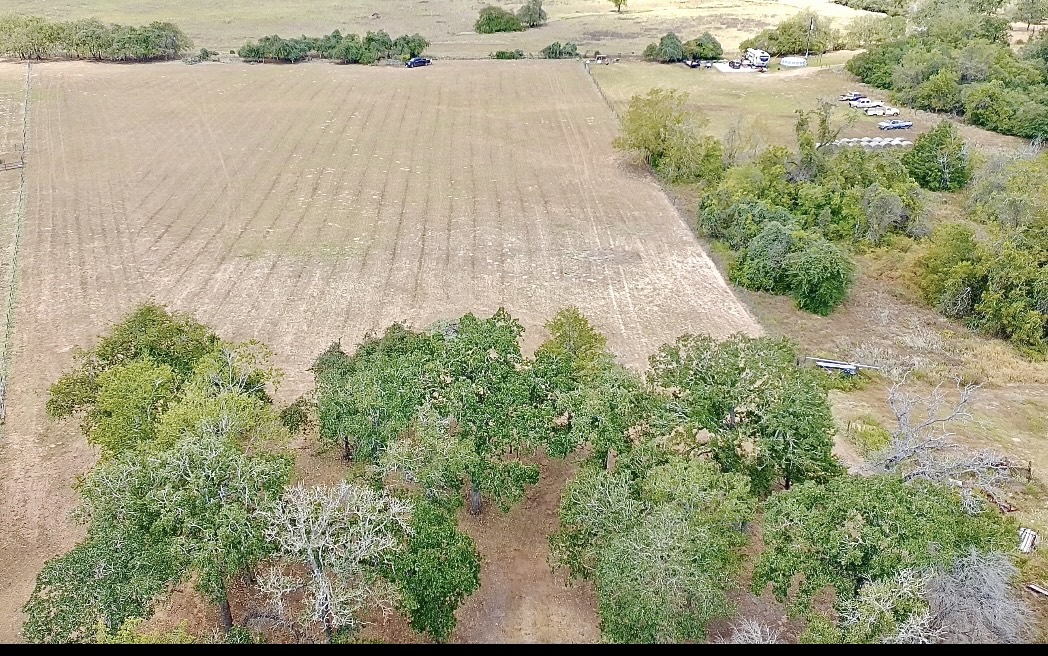 640 County Road 475 Luling, TX 78648 - Photo 17 of 20 an aerial view of beach and yard