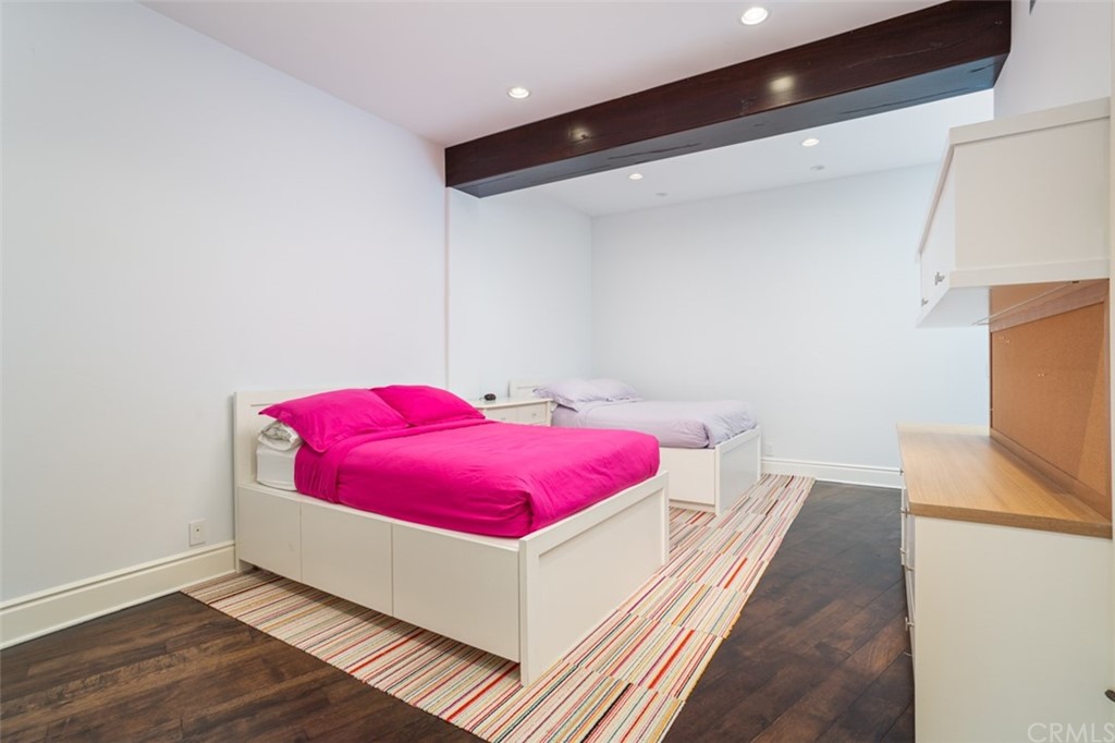 841 Emerald Bay Laguna Beach, CA 92651 - Photo 25 of 31 a view of a living room