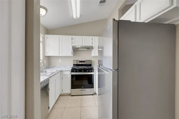 $1,300 | 719 Anne Lane, Henderson, NV 89015