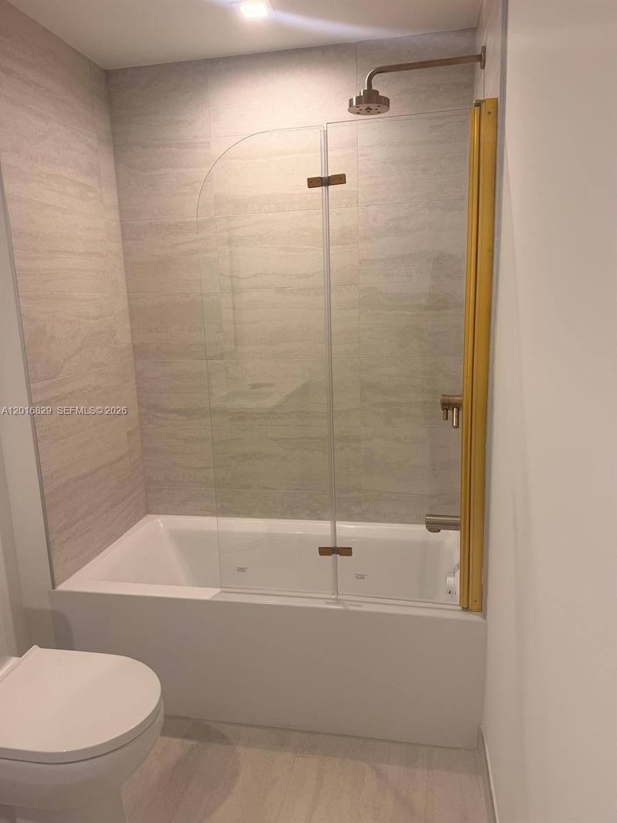 77 Southeast 5th Street, Unit 2010 Miami, FL 33131 - Photo 9 of 40