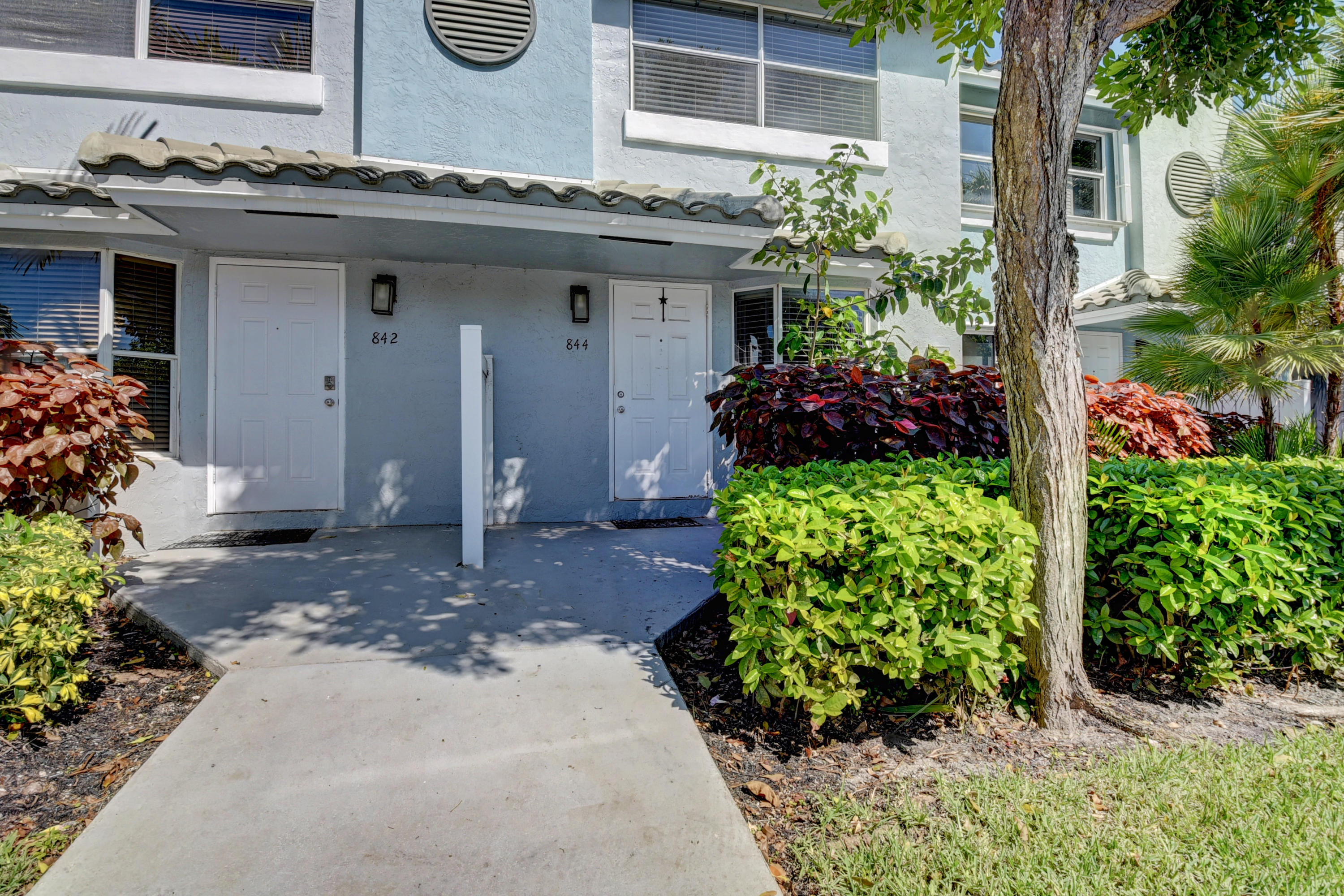 844 Jeffery Street Boca Raton, FL 33487 - Photo 3 of 32 03_virtuals1 (3)