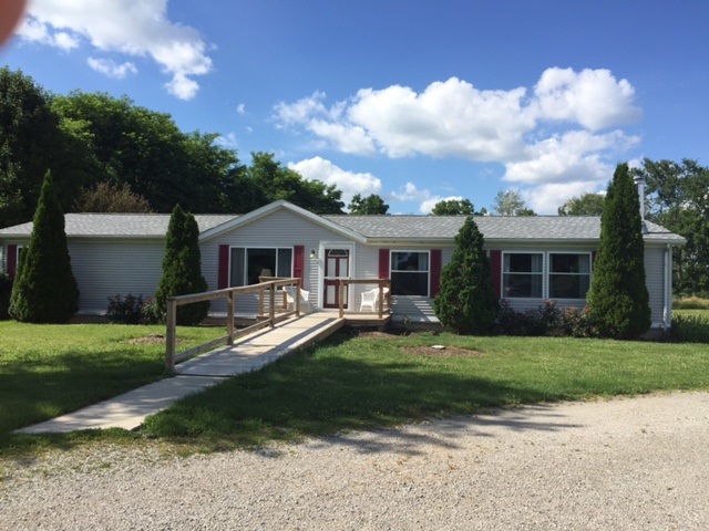 8724 Hathaway Road Churubusco, IN 46723 - Photo 1 of 36