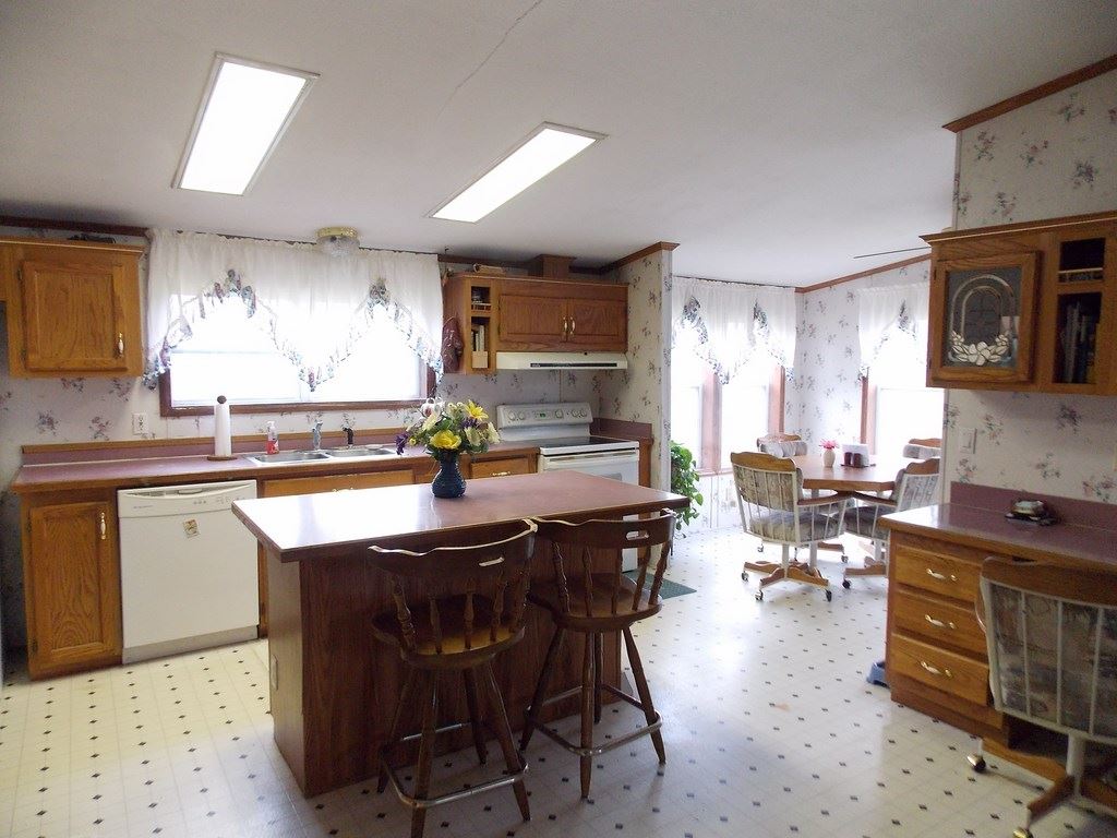 8724 Hathaway Road Churubusco, IN 46723 - Photo 2 of 36