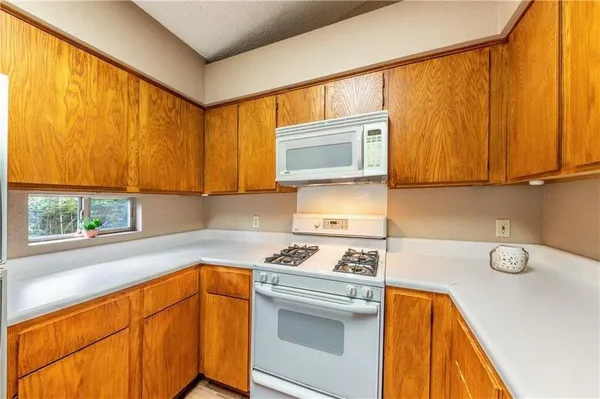 $1,995 | 3010 Red Bay Drive, Cedar Park, TX 78613