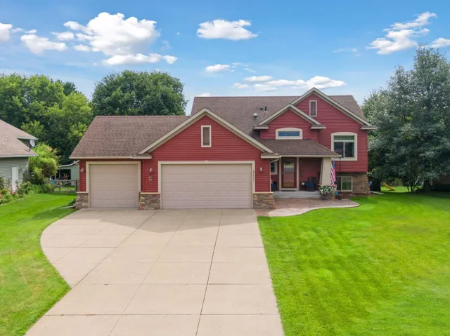 $467,700 | 27575 Lacy Avenue, Chisago City, MN 55013