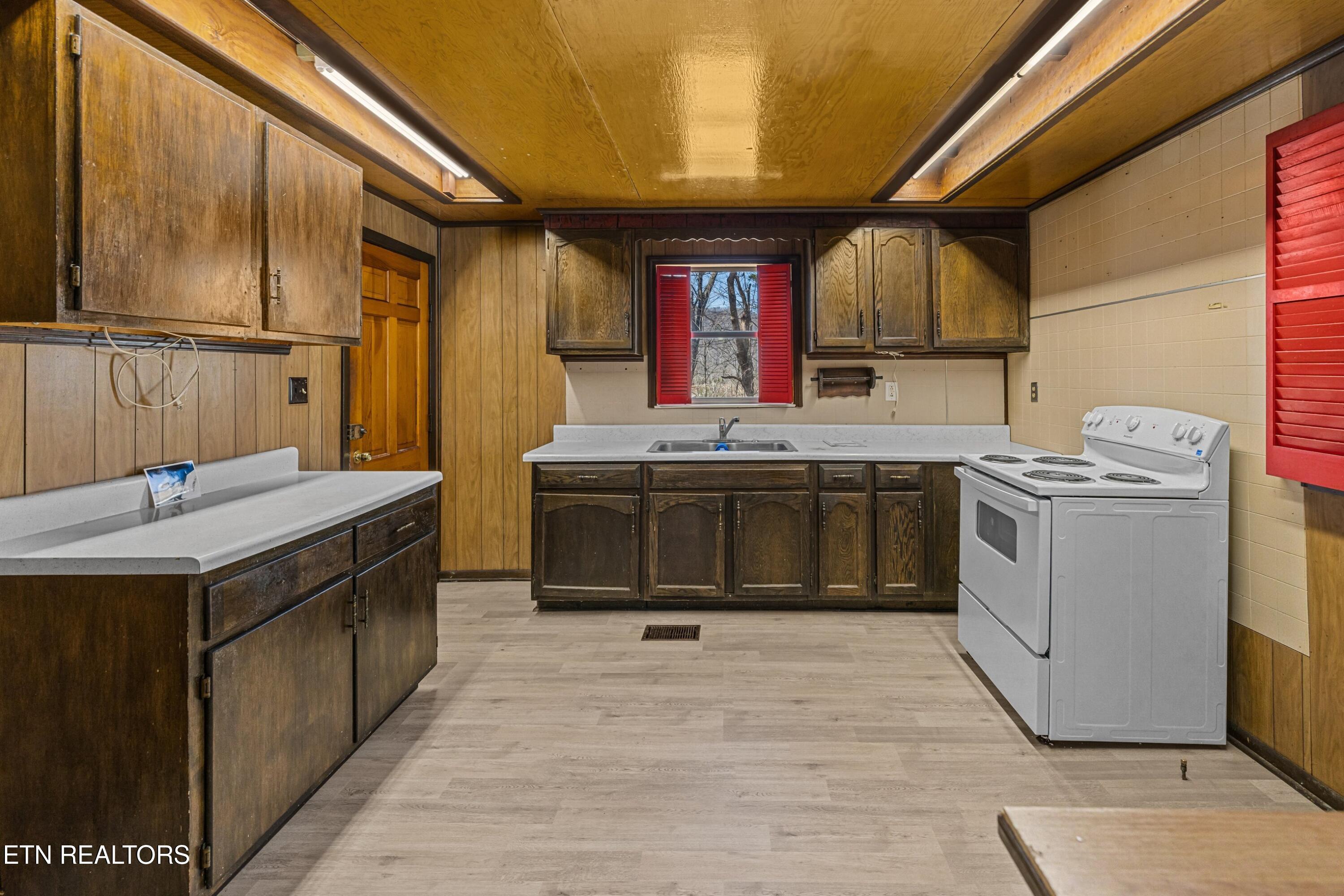 228 Old Rutledge Pike Blaine, TN 37709 - Photo 17 of 39 021-228OldRutledgePike-Blaine-TN-37709-S