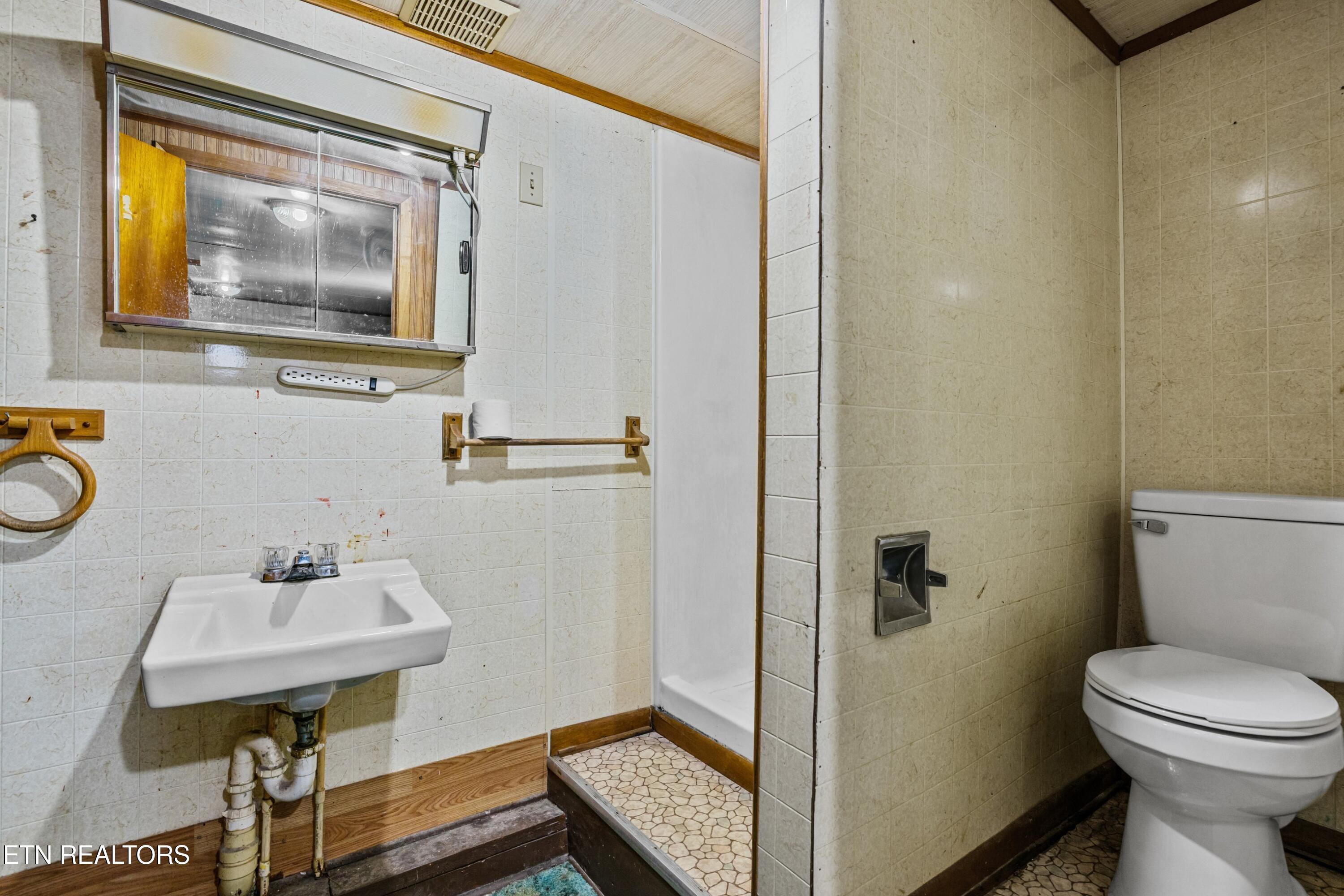 228 Old Rutledge Pike Blaine, TN 37709 - Photo 24 of 39 037-228OldRutledgePike-Blaine-TN-37709-S