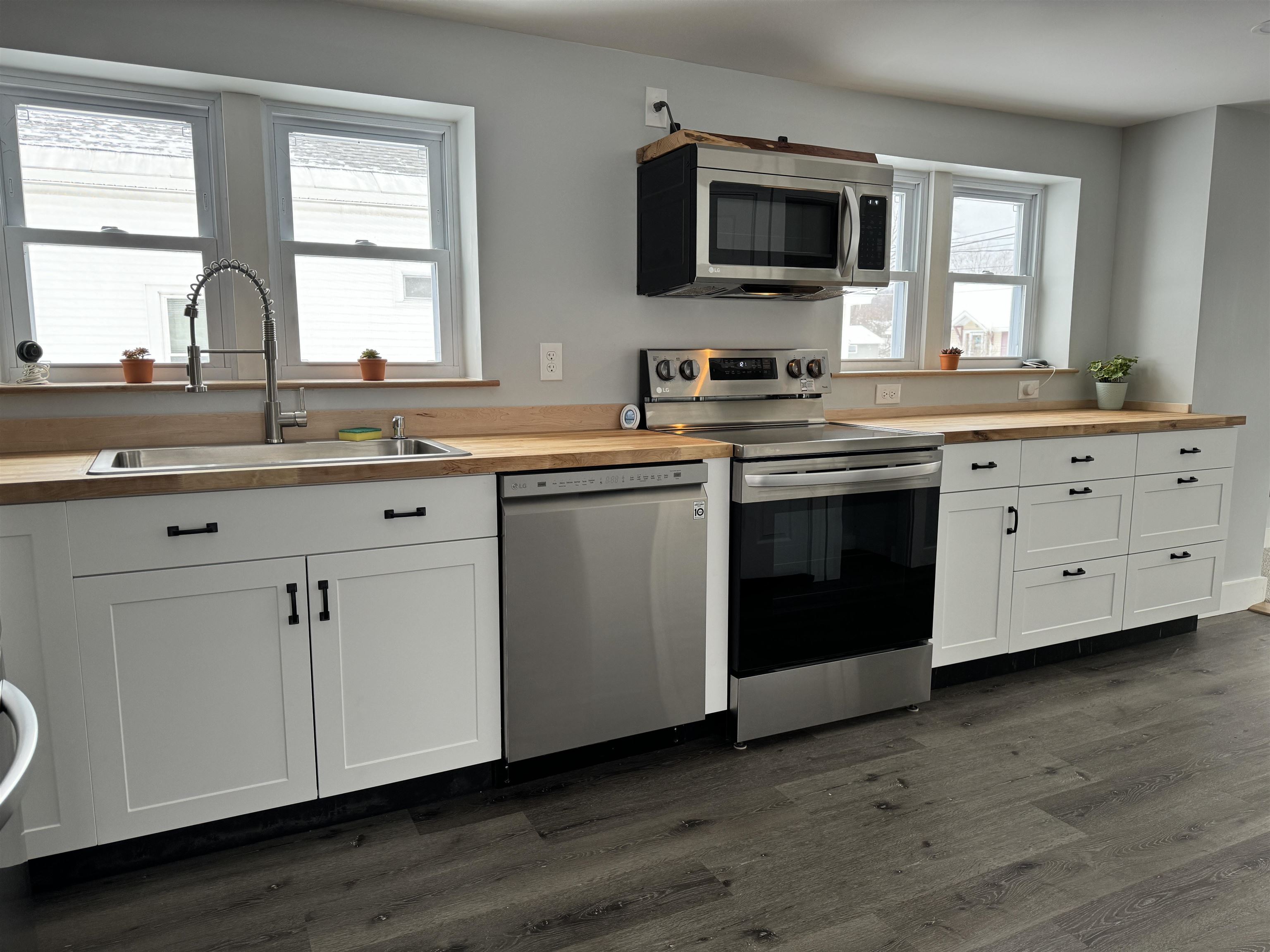 8 Vernon Street Rutland, VT 05701 - Photo 2 of 25