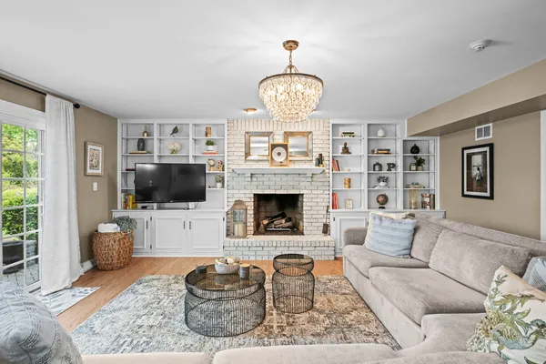 $950,000 | 508 West Marion Street, Prospect Heights, IL 60070
