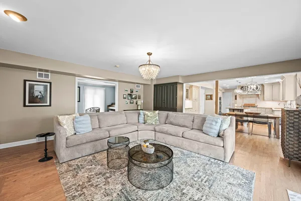$950,000 | 508 West Marion Street, Prospect Heights, IL 60070