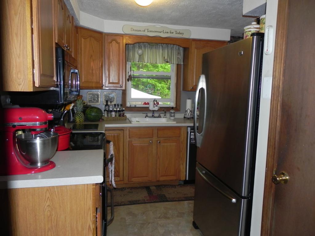3 Burlington Road Nashua, NH 03062 - Photo 5 of 19