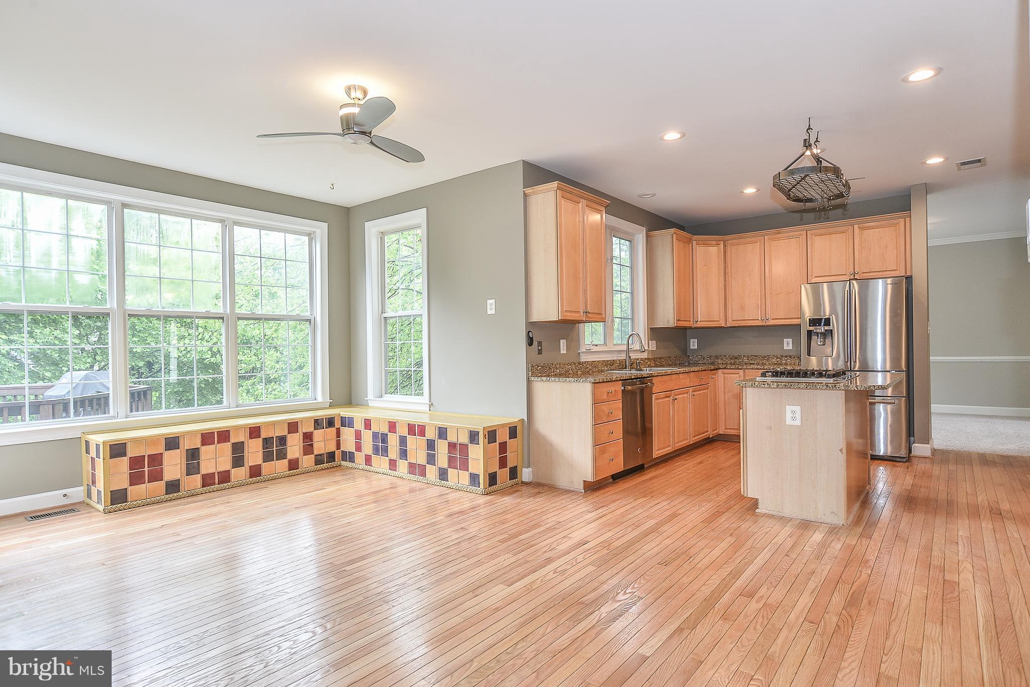 3910 Pender Spring Drive Fairfax, VA 22033 - Photo 12 of 29 Kitchen and Breakfast area