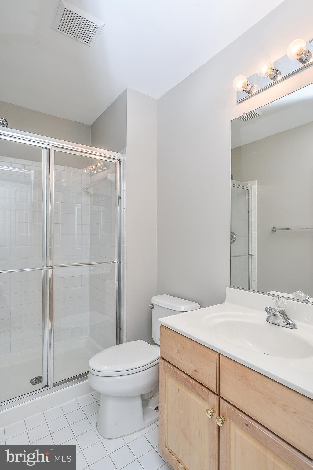 3910 Pender Spring Drive Fairfax, VA 22033 - Photo 18 of 29 2nd Bedroom Full Bath