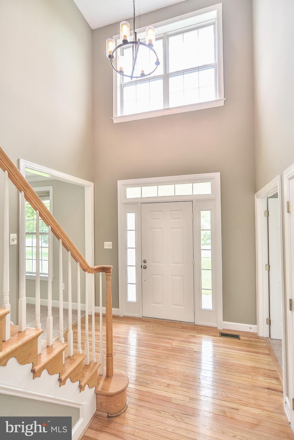 3910 Pender Spring Drive Fairfax, VA 22033 - Photo 3 of 29 Foyer