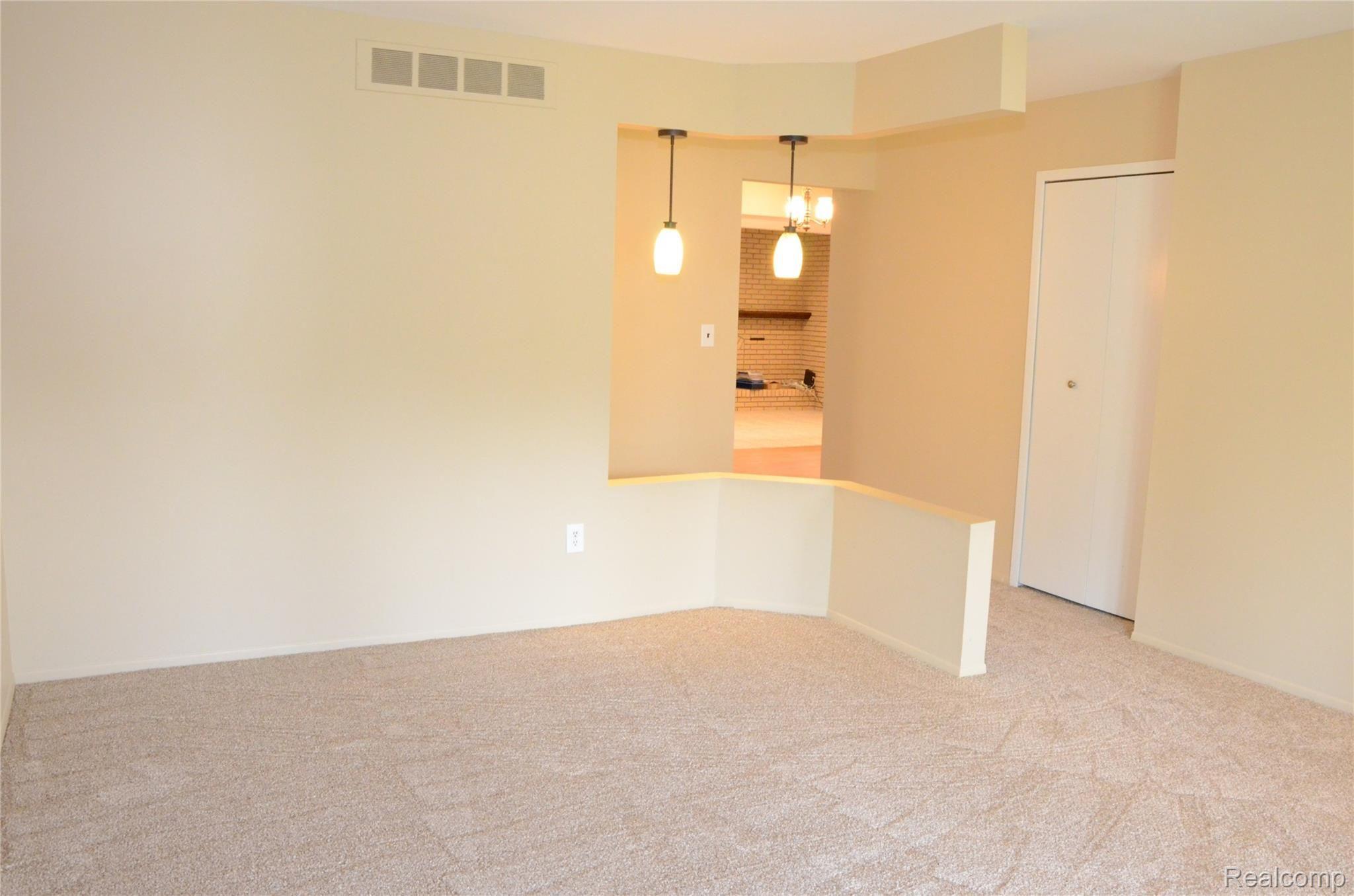 43077 Avon Road Canton, MI 48187 - Photo 18 of 52 DSC_8772.JPG
