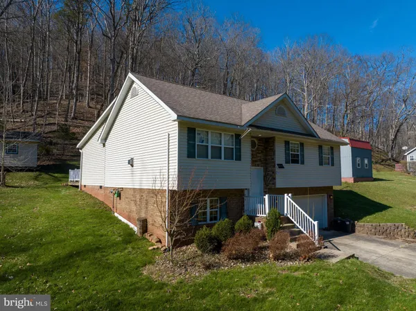 $274,900 | 107 Joseph Crossing, Eleanor, WV 25070