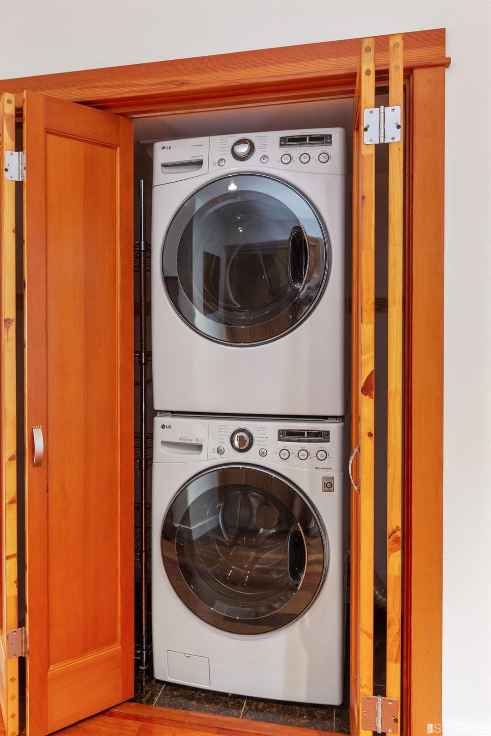 881 Corbett Avenue, Unit 3 San Francisco, CA 94131 - Photo 60 of 78 a utility room with dryer and washer