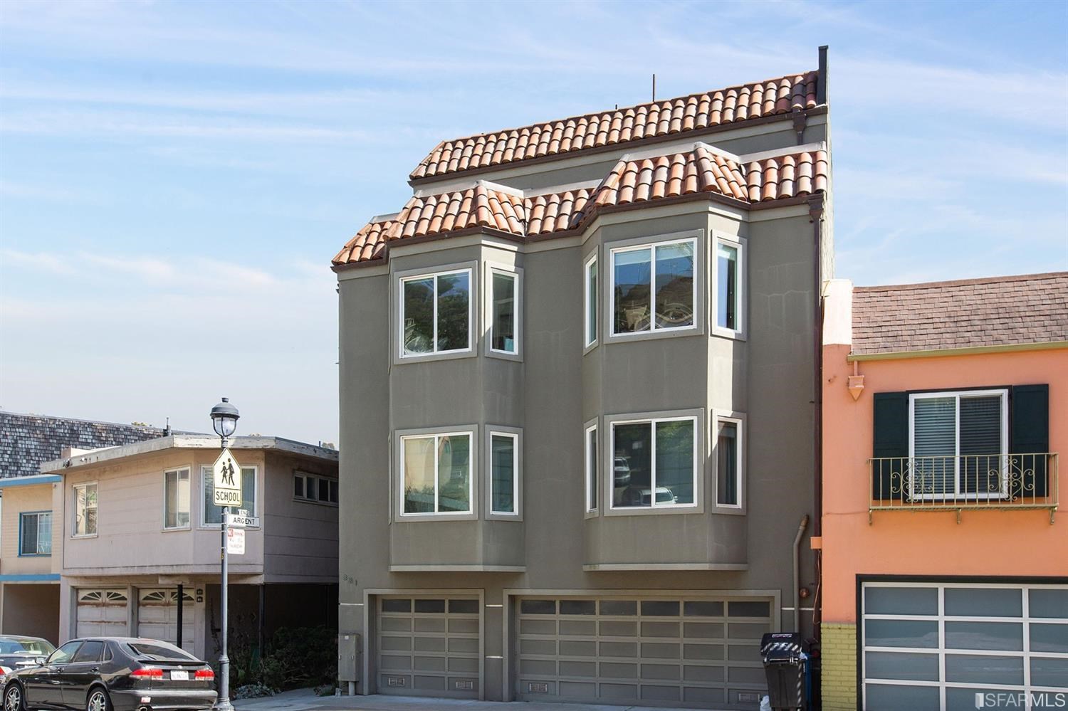 881 Corbett Avenue, Unit 3 San Francisco, CA 94131 - Photo 66 of 78 a front view of a house