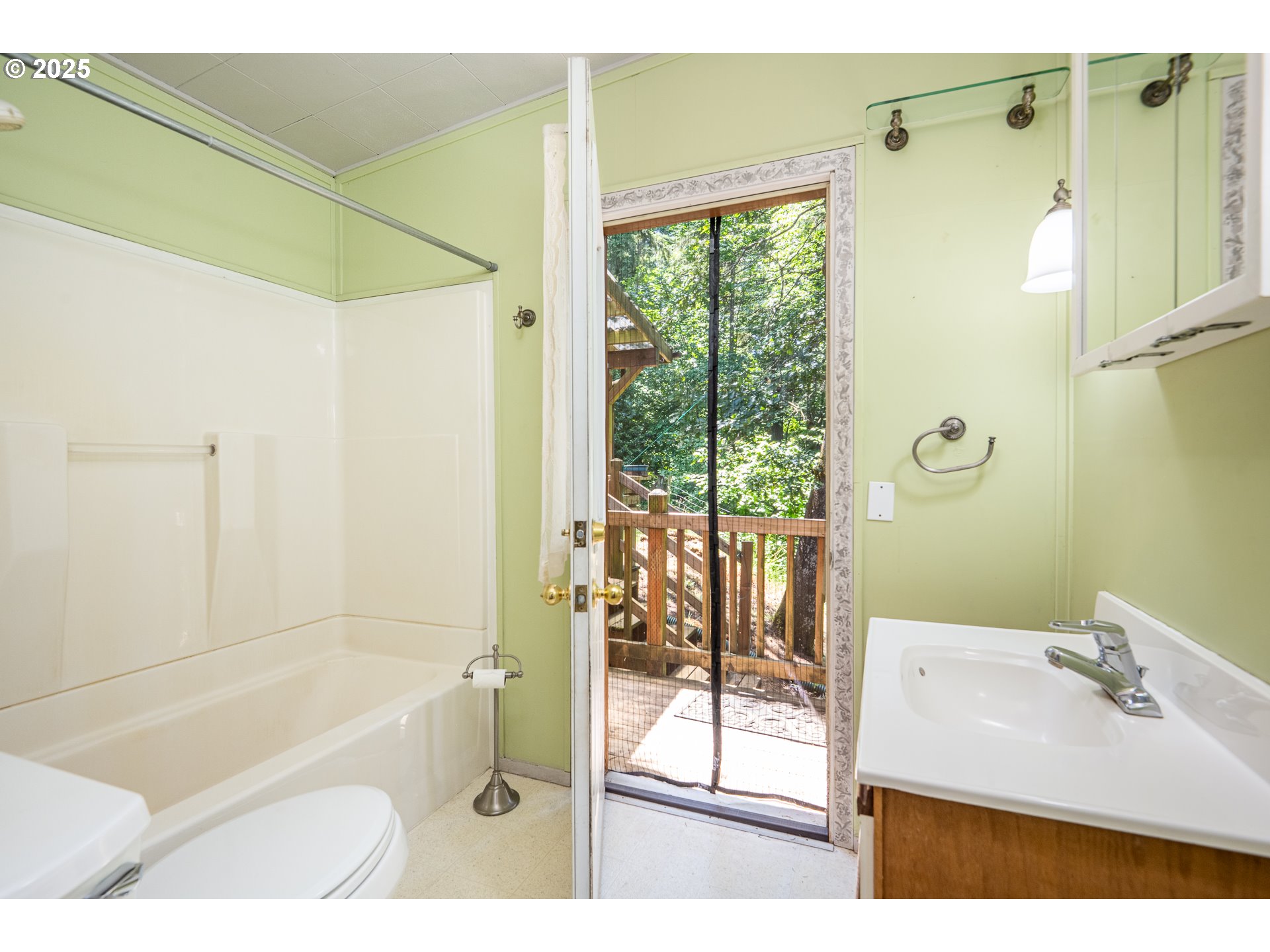 32468 Dillard Road Eugene, OR 97405 - Photo 13 of 28 a bathroom with a sink a toilet and shower