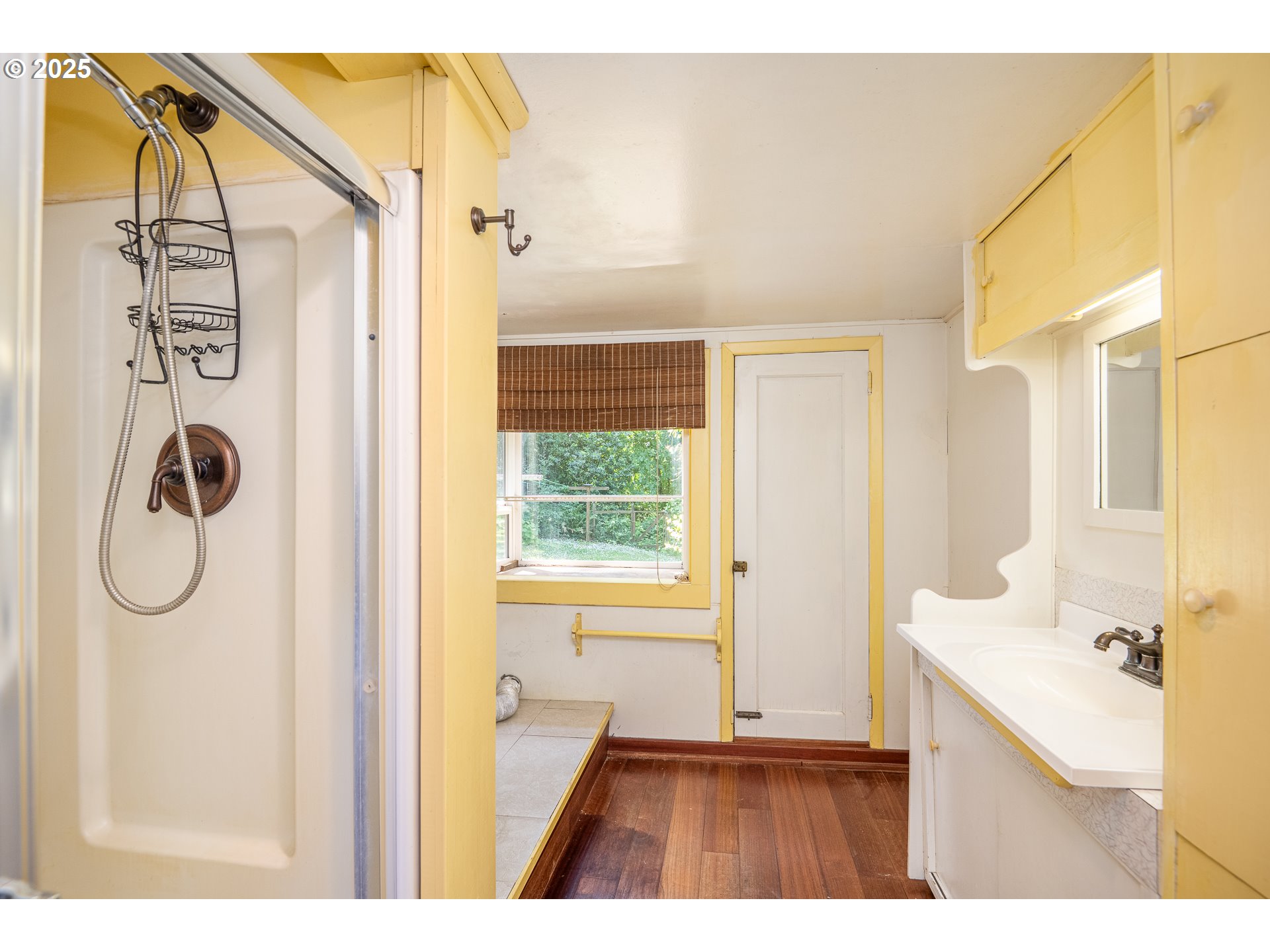 32468 Dillard Road Eugene, OR 97405 - Photo 17 of 28 a bathroom with a tub shower and a sink