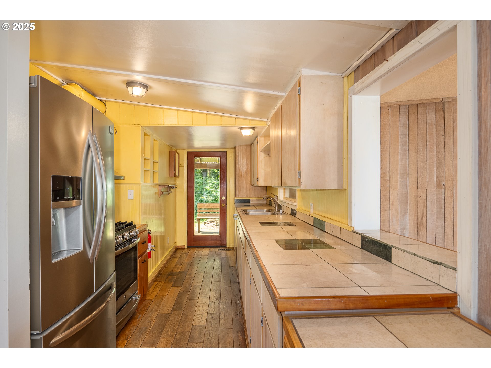 32468 Dillard Road Eugene, OR 97405 - Photo 10 of 28 a spacious bathroom with a double vanity sink and a mirror