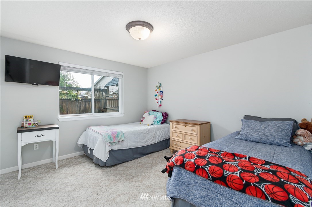 2111 Grove Street Longview, WA 98632 - Photo 20 of 26 a bedroom with two beds and a window
