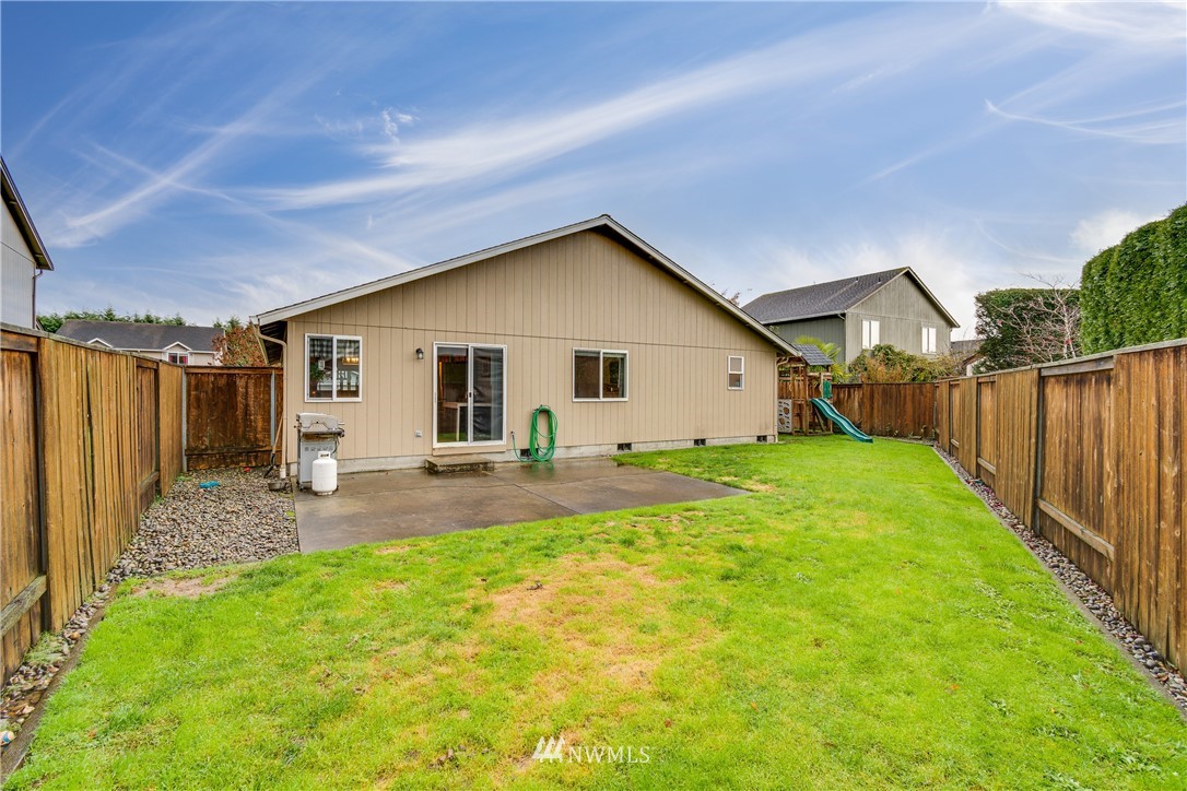 2111 Grove Street Longview, WA 98632 - Photo 22 of 26 a view of a house with backyard and sitting area