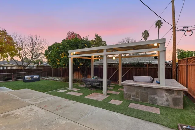 a view of a house with backyard and porch
