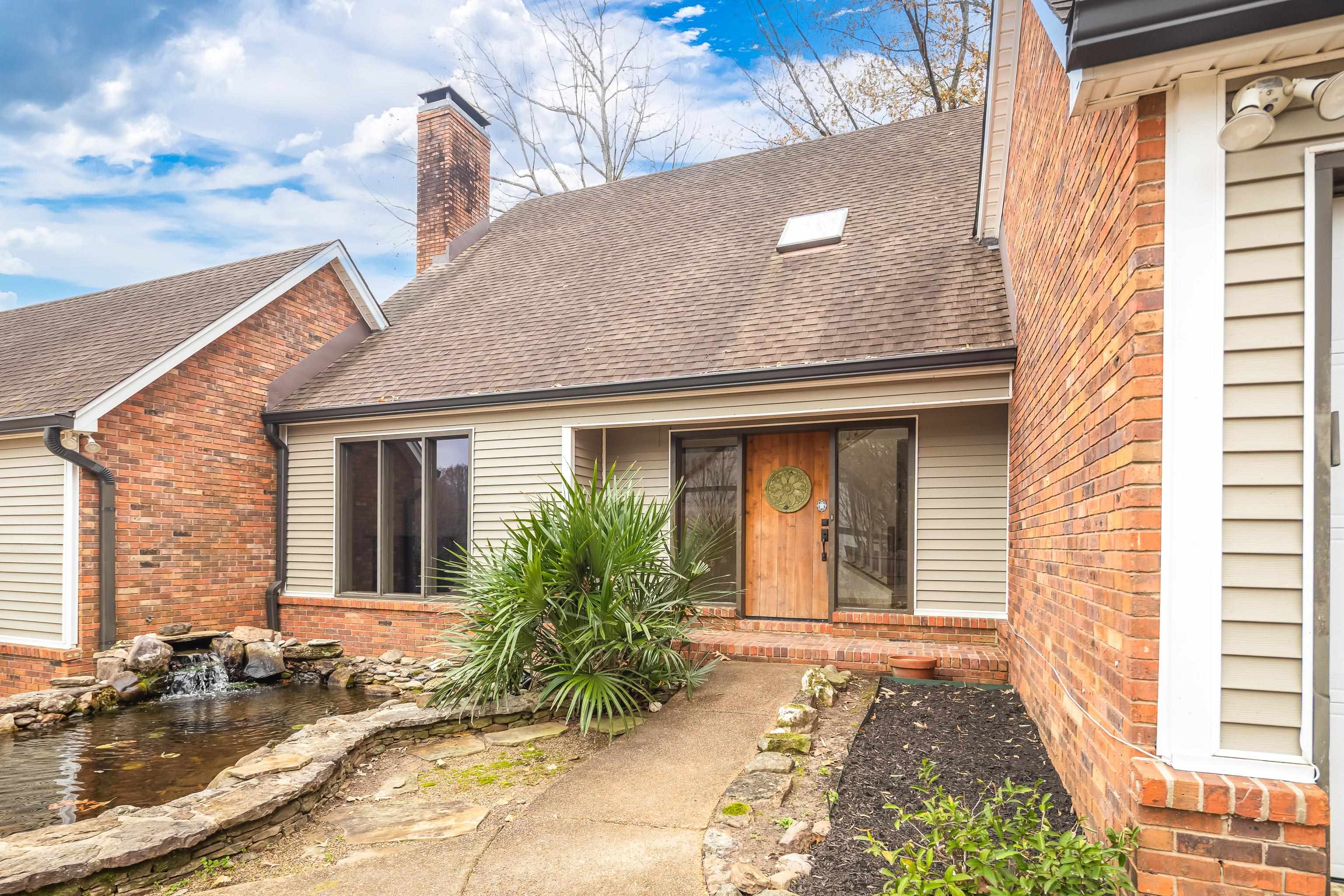 1833 New Riverdale Road Germantown, TN 38138 - Photo 2 of 40 a front view of a house with garden