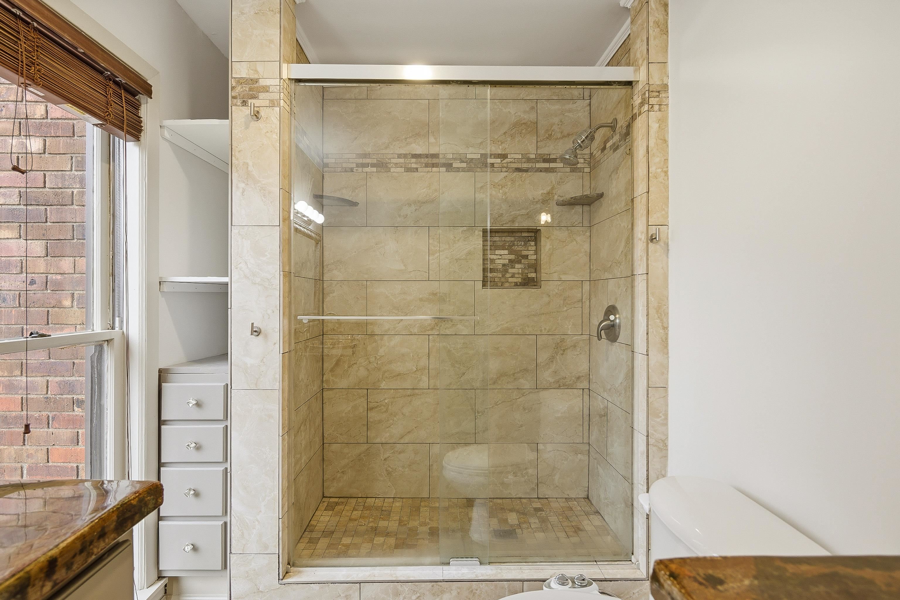 1833 New Riverdale Road Germantown, TN 38138 - Photo 23 of 40 a bathroom with a shower