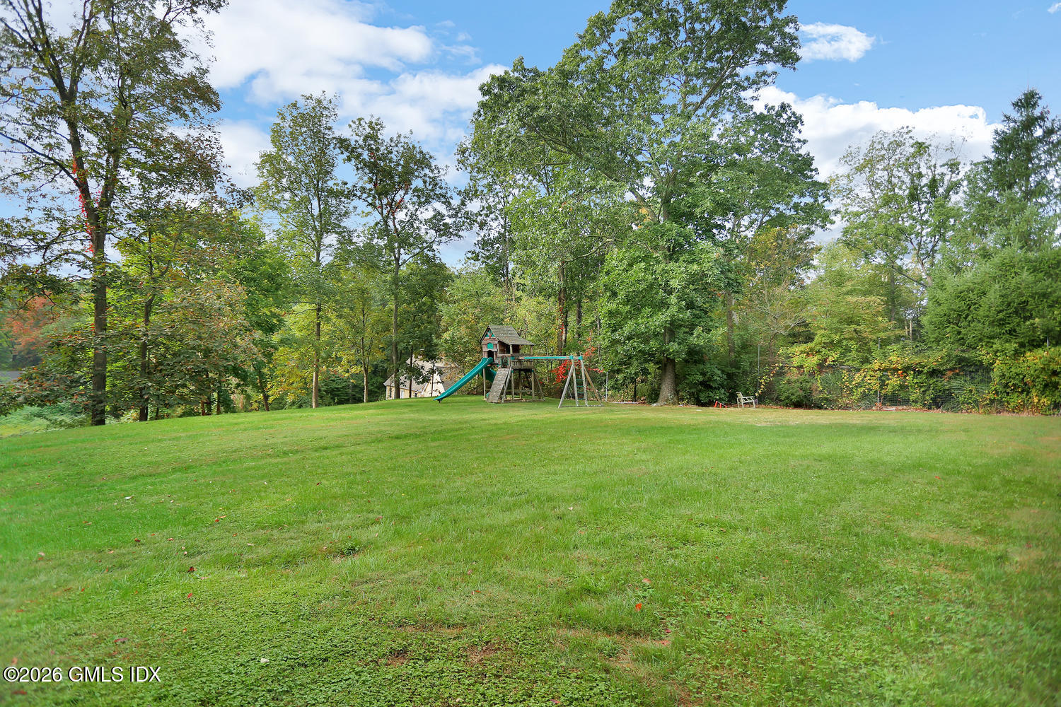 28 Cliffdale Road Greenwich, CT 06831 - Photo 14 of 20 28 Cliffdale Rd Greenwich CT-large-005-0