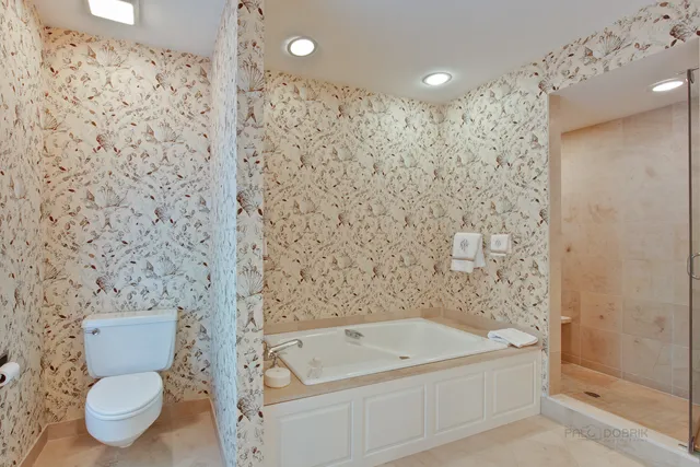 $1,495,000 | 531 North Mayflower Road, Unit 531, Lake Forest, IL 60045