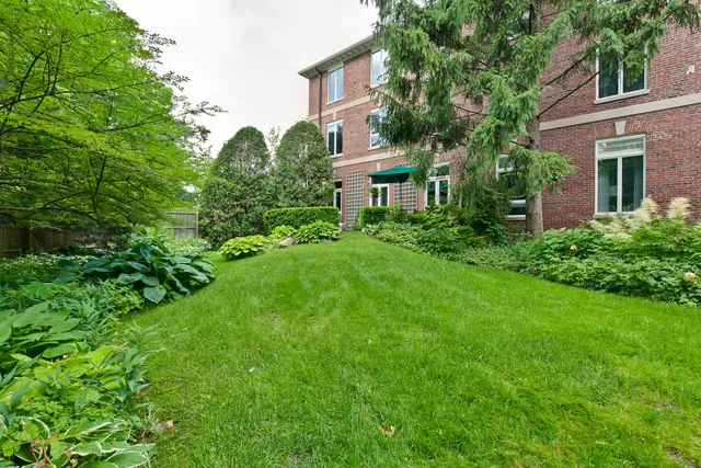 $1,495,000 | 531 North Mayflower Road, Unit 531, Lake Forest, IL 60045
