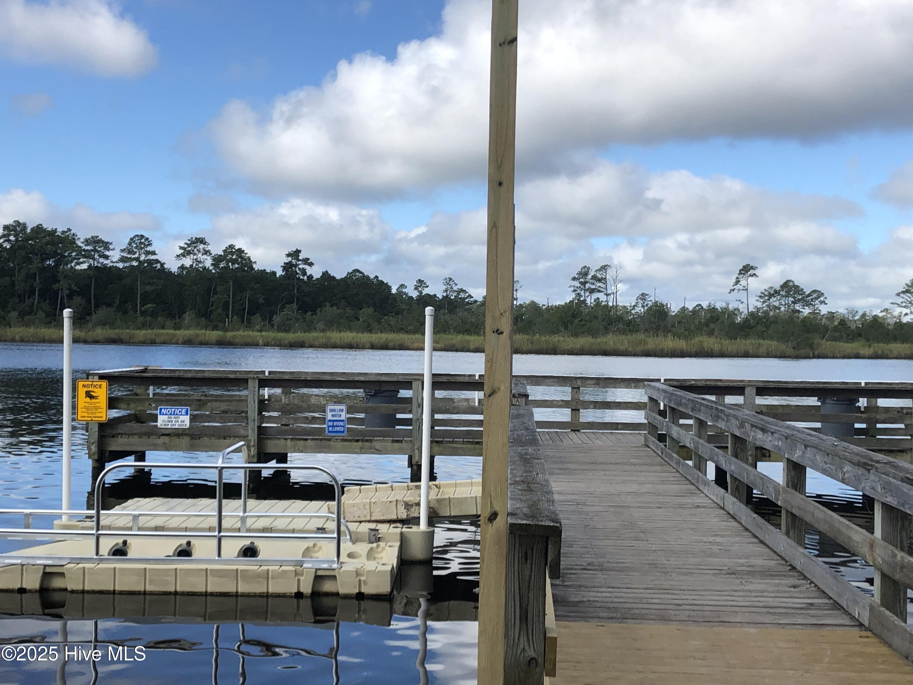 5504 Gondolier Drive New Bern, NC 28560 - Photo 85 of 87 Community Fishing Pier