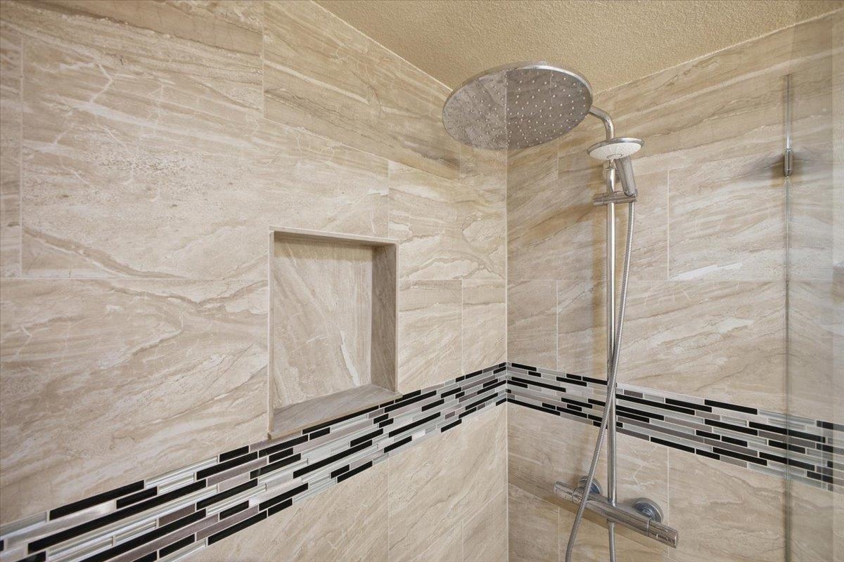 2695 South Kihei Road, Unit 5114 Kihei, HI 96753 - Photo 21 of 47 a bathroom with a shower