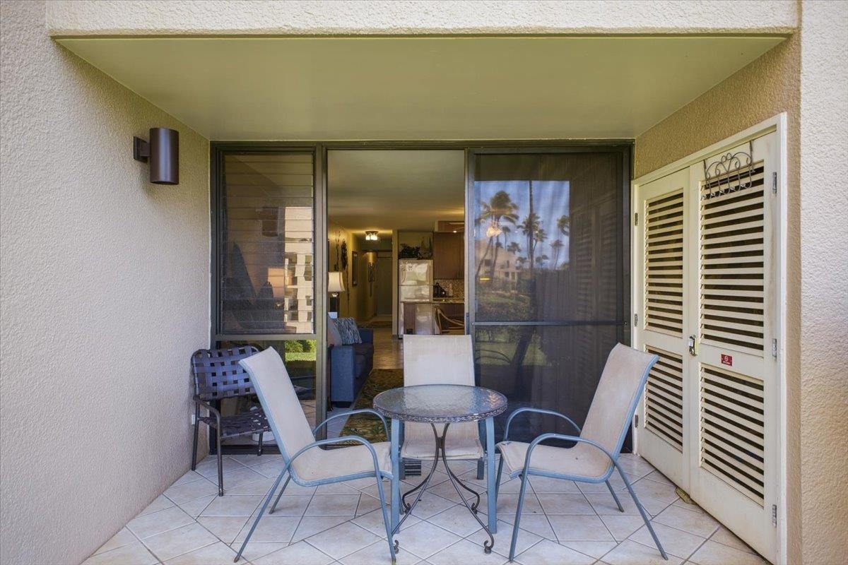 2695 South Kihei Road, Unit 5114 Kihei, HI 96753 - Photo 23 of 47 a dining room with furniture and window