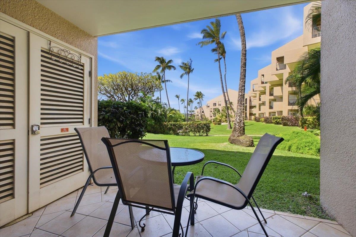 2695 South Kihei Road, Unit 5114 Kihei, HI 96753 - Photo 6 of 47 a view of a chairs and table in backyard of the house