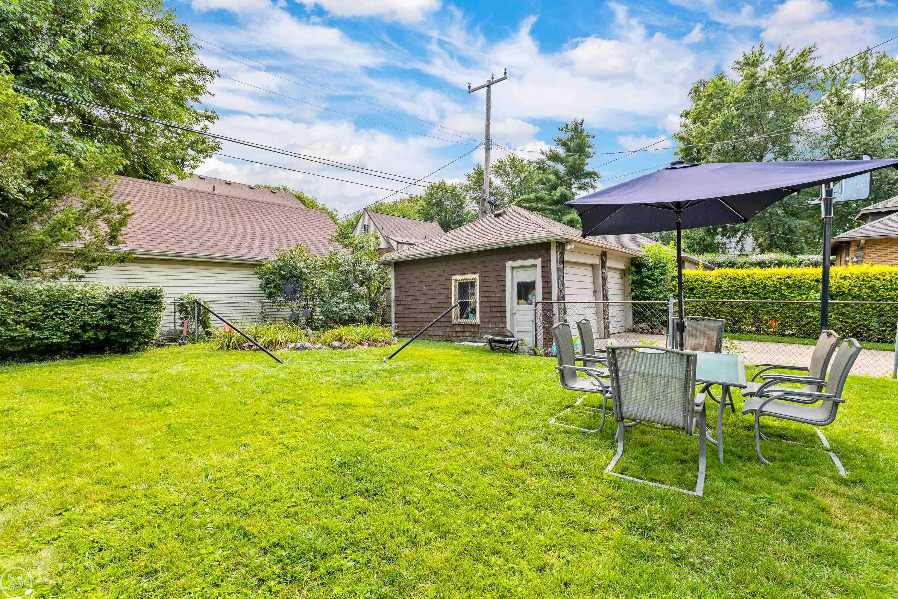 930 Barrington Road Grosse Pointe, MI 48230 - Photo 34 of 40 50130173-3981DD1E-F5DD-445F-8884-8F9F0D774751.JPG