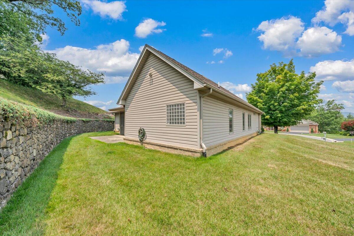 2512 Oak Ridge Lane Salem, VA 24153 - Photo 42 of 49 44-MIB03140