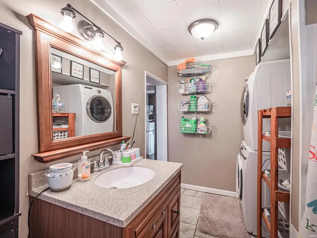 $130,000 | 905 East Jasper Road, Winslow, IN 47598