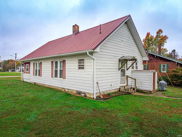 $130,000 | 905 East Jasper Road, Winslow, IN 47598