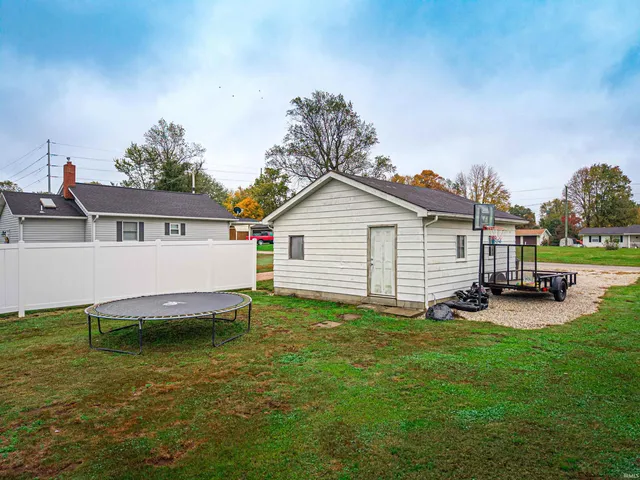$130,000 | 905 East Jasper Road, Winslow, IN 47598