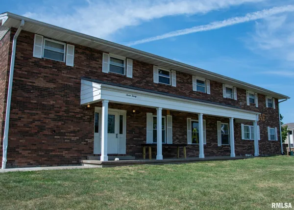 $400,000 | 720 Wigwam Hollow Road, Unit 1, Macomb, IL 61455