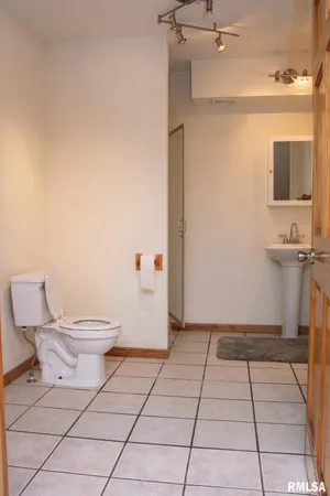 $400,000 | 720 Wigwam Hollow Road, Unit 1, Macomb, IL 61455