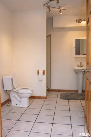 $400,000 | 720 Wigwam Hollow Road, Unit 1, Macomb, IL 61455