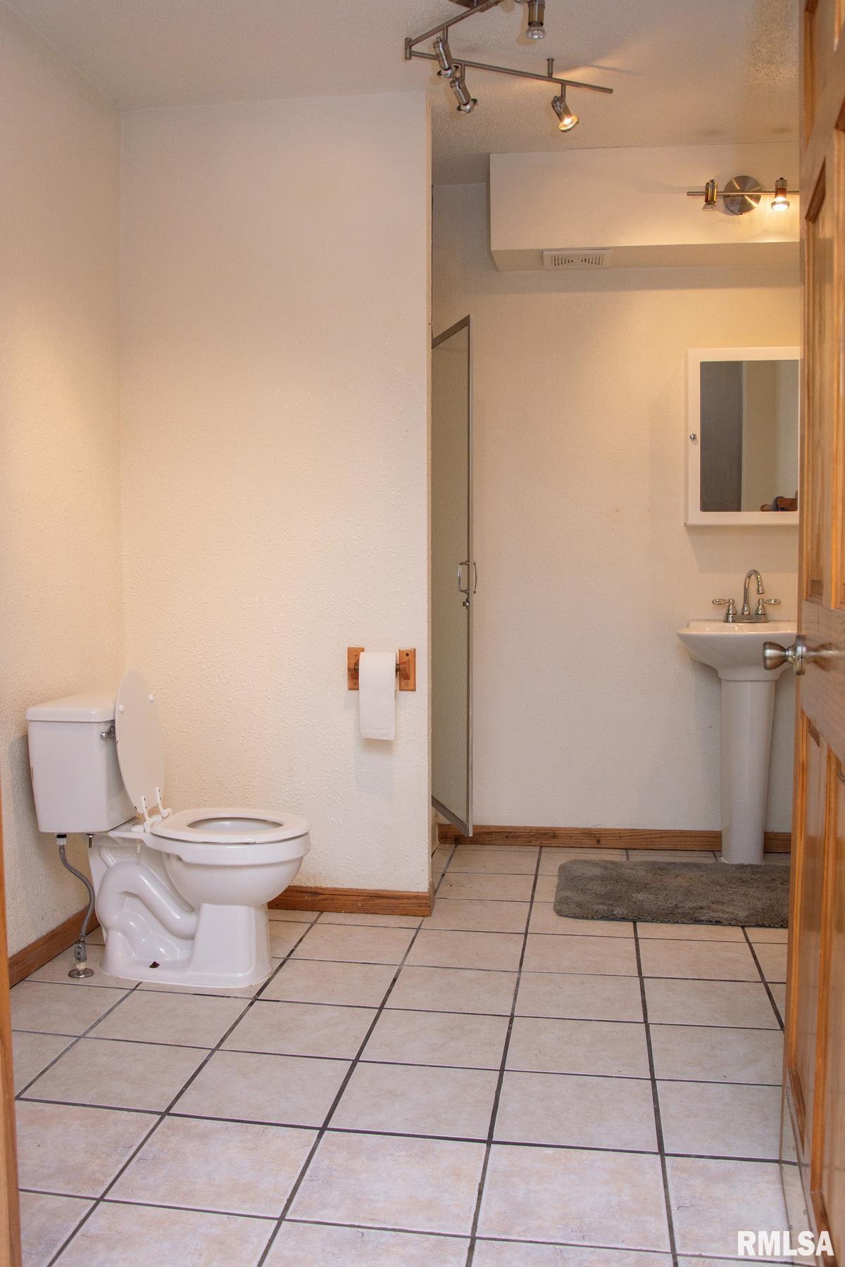 720 Wigwam Hollow Road, Unit 1 Macomb, IL 61455 - Photo 11 of 27