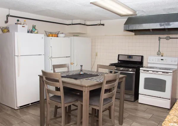 $400,000 | 720 Wigwam Hollow Road, Unit 1, Macomb, IL 61455