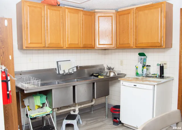 $400,000 | 720 Wigwam Hollow Road, Unit 1, Macomb, IL 61455